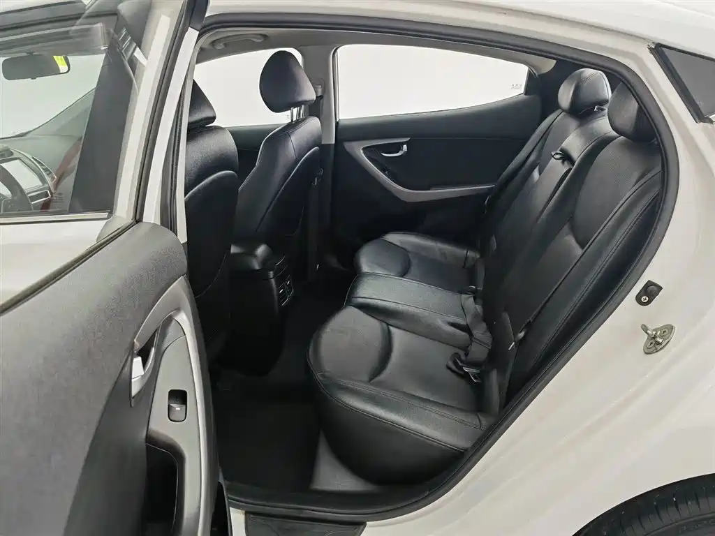 Hyundai Elantra Langdong 2016 — фото 15
