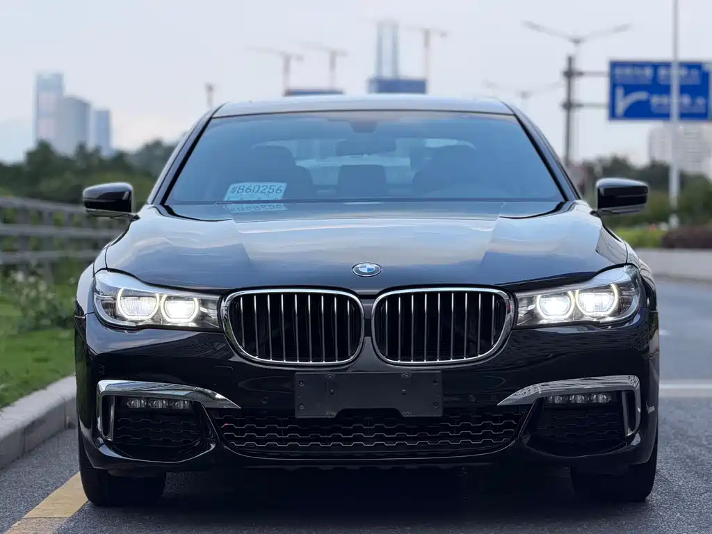BMW 7 Series 2018 — фото 2