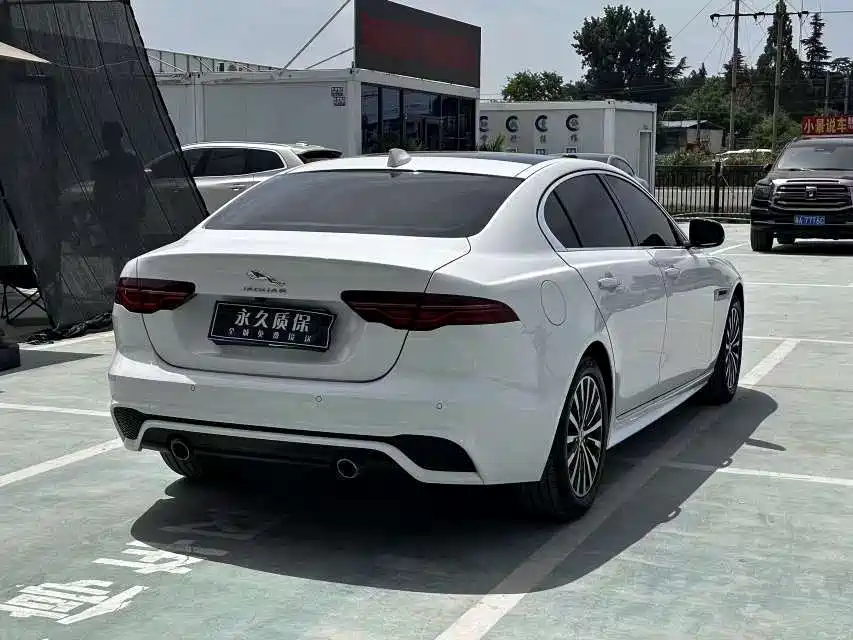 Jaguar XEL 2020 — фото 20