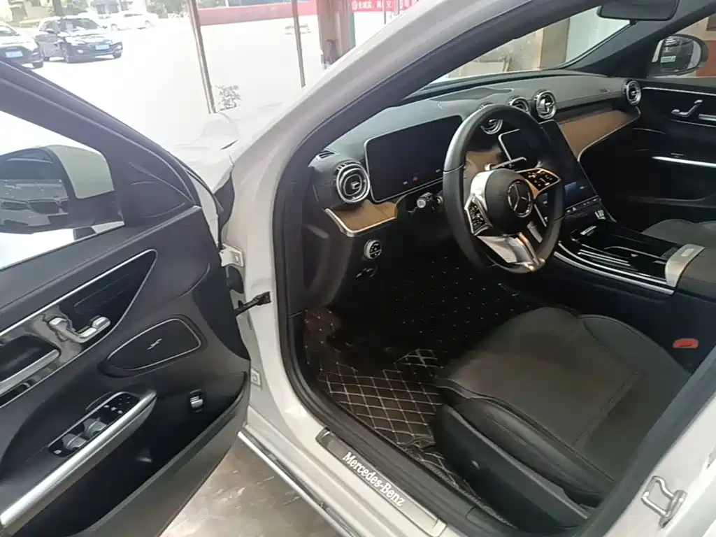 Mercedes-Benz C-Class 2023 — фото 16