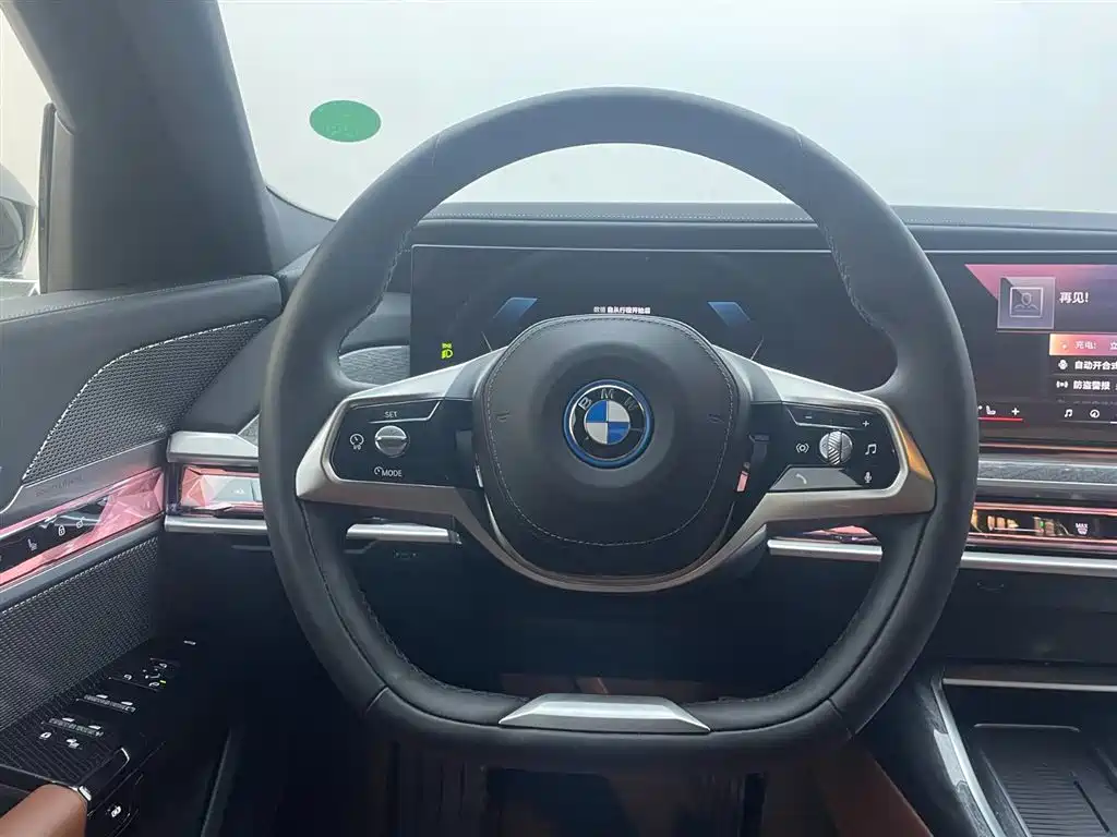 BMW i7 2025 — фото 14