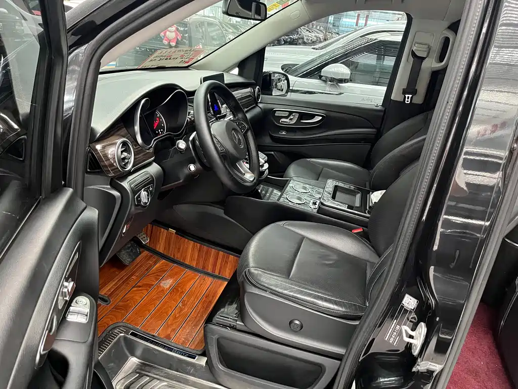 Mercedes-Benz V-Class 2018 — фото 11