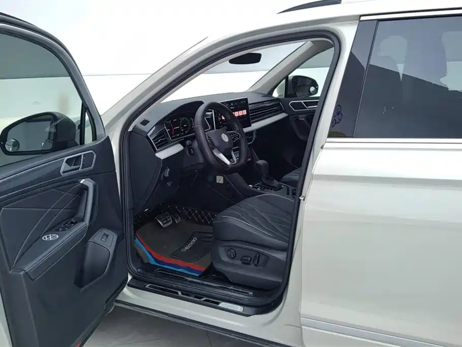 Volkswagen Tiguan L 2023 — фото 9