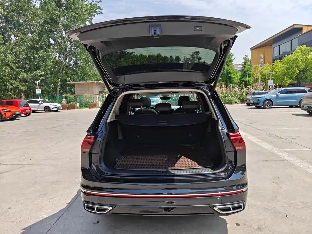 Volkswagen Tiguan L 2023 — фото 13
