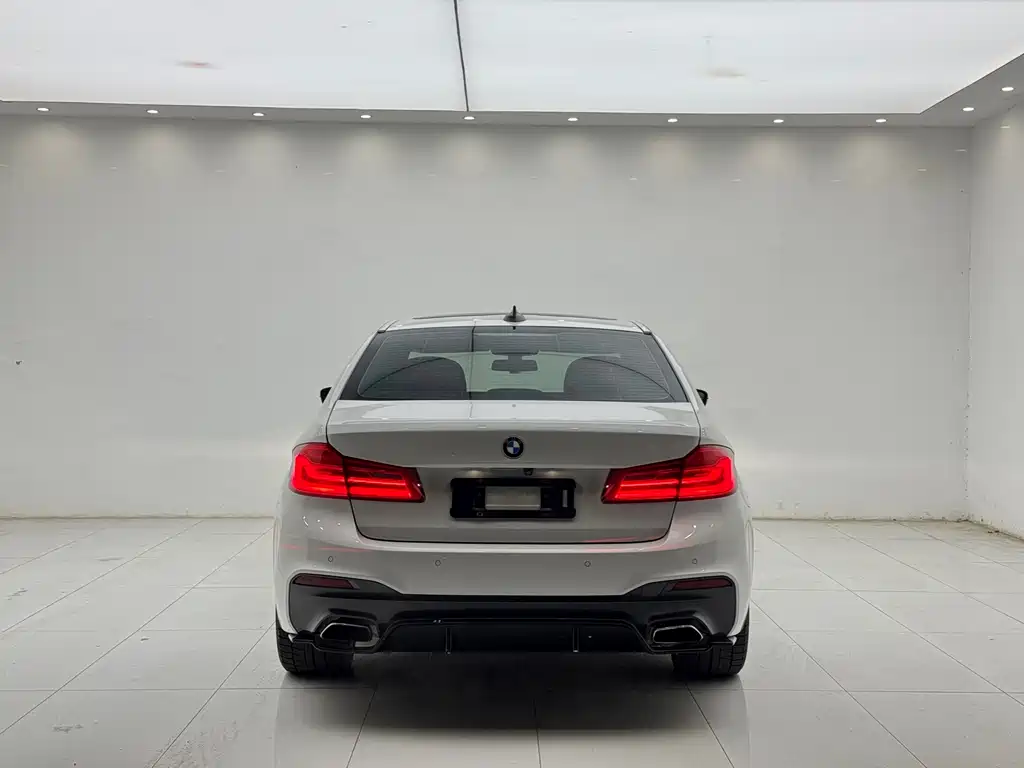 BMW 5 Series 2018 — фото 20