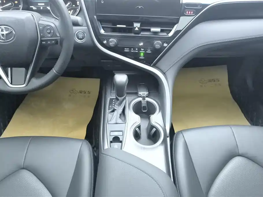 Toyota Camry 2023 — фото 16