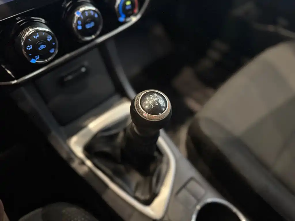 Toyota Corolla 2016 — фото 13