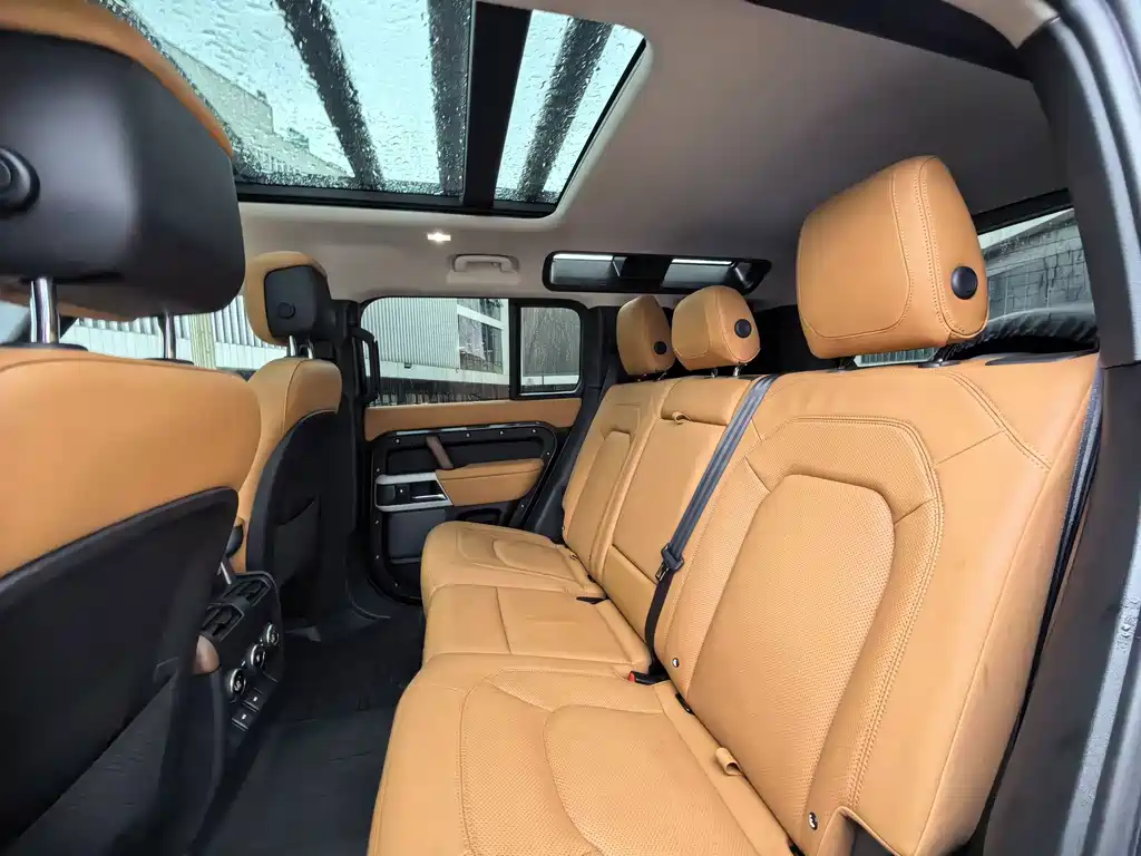 Land Rover Defender 2023 — фото 15