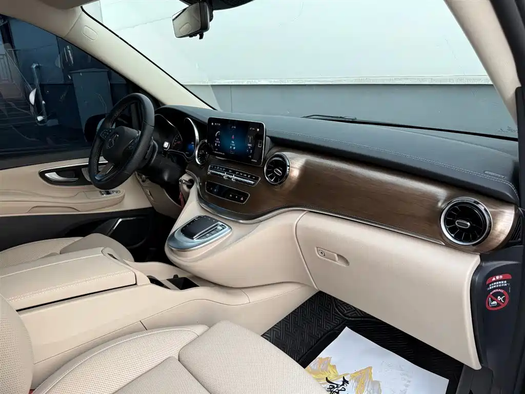 Mercedes-Benz V-Class 2023 — фото 28
