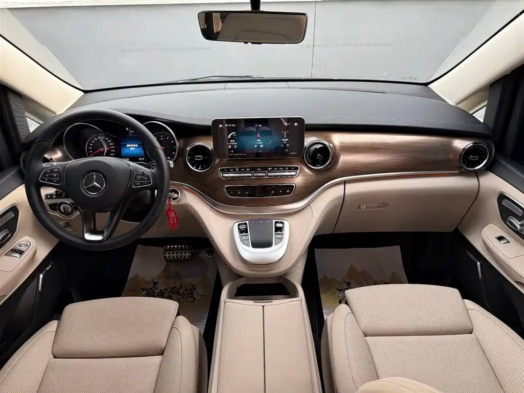 Mercedes-Benz V-Class 2023 — фото 32