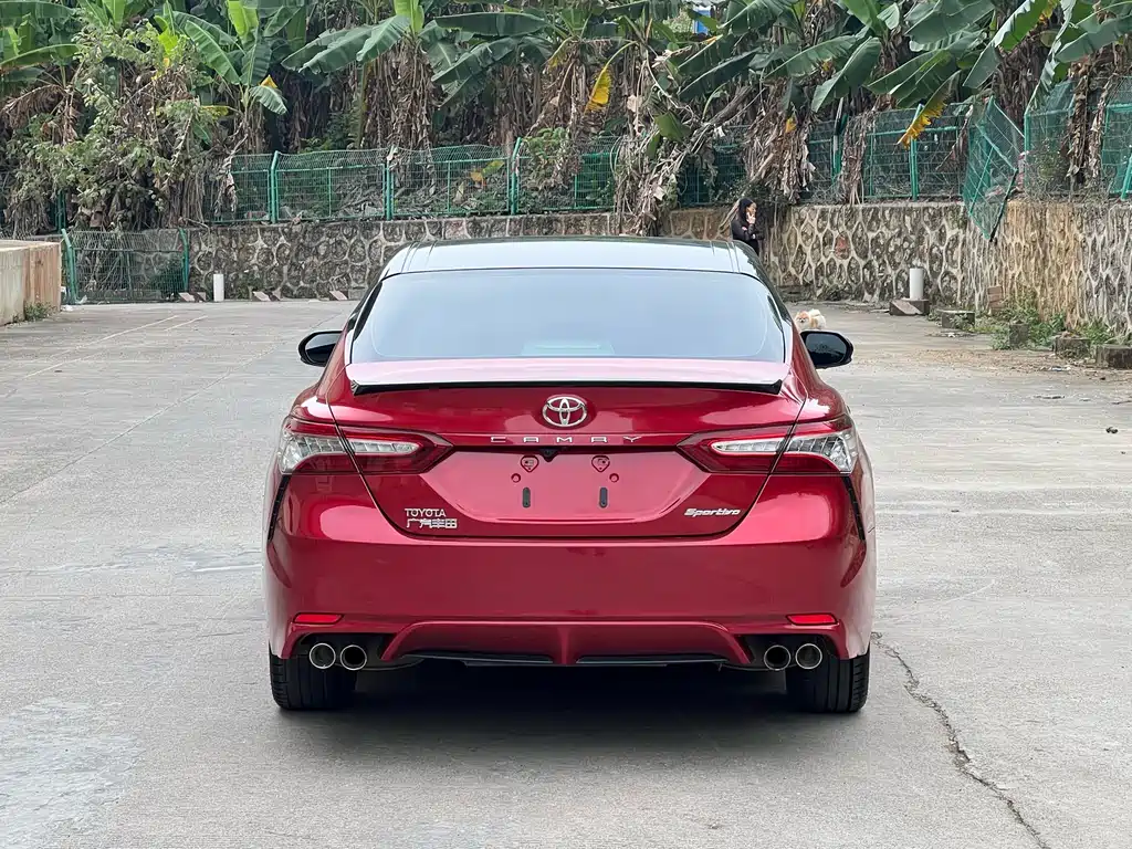 Toyota Camry 2018 — фото 9