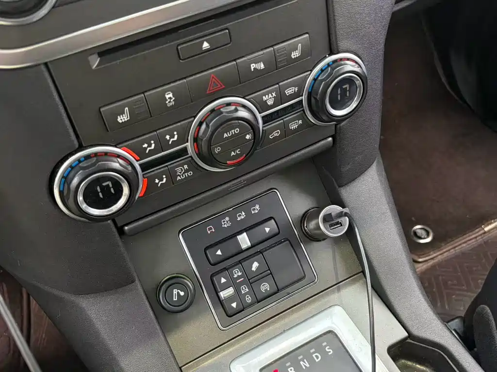 Land Rover Discovery 2014 — фото 14
