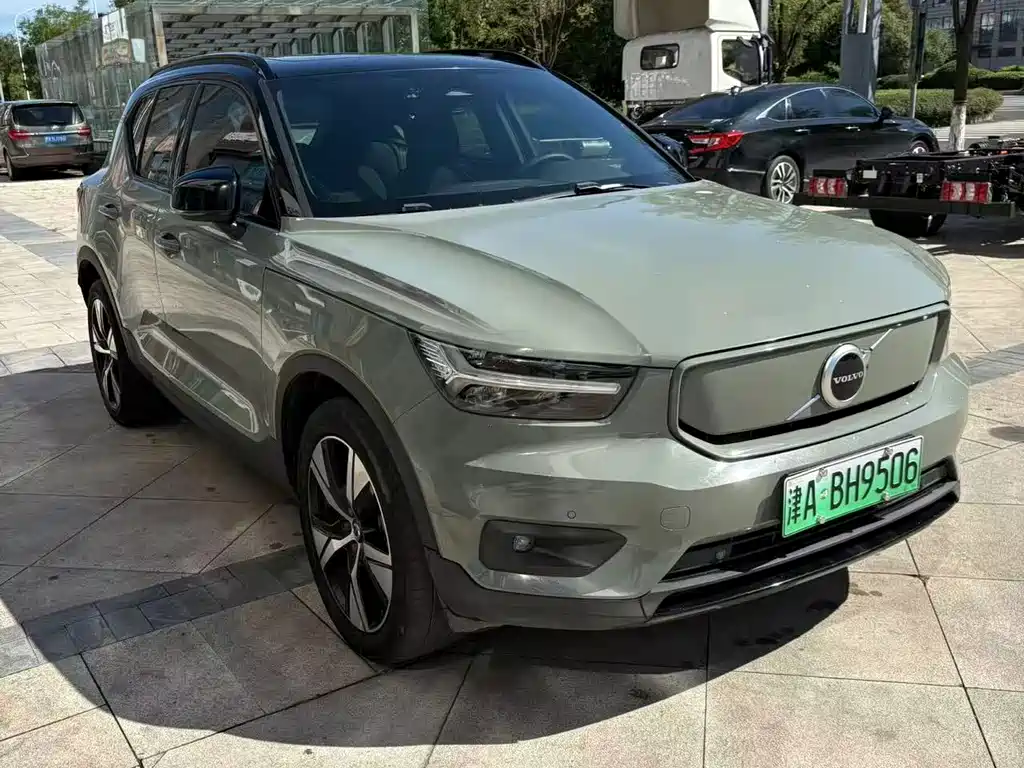 Volvo XC40 New Energy 2021 — фото 3