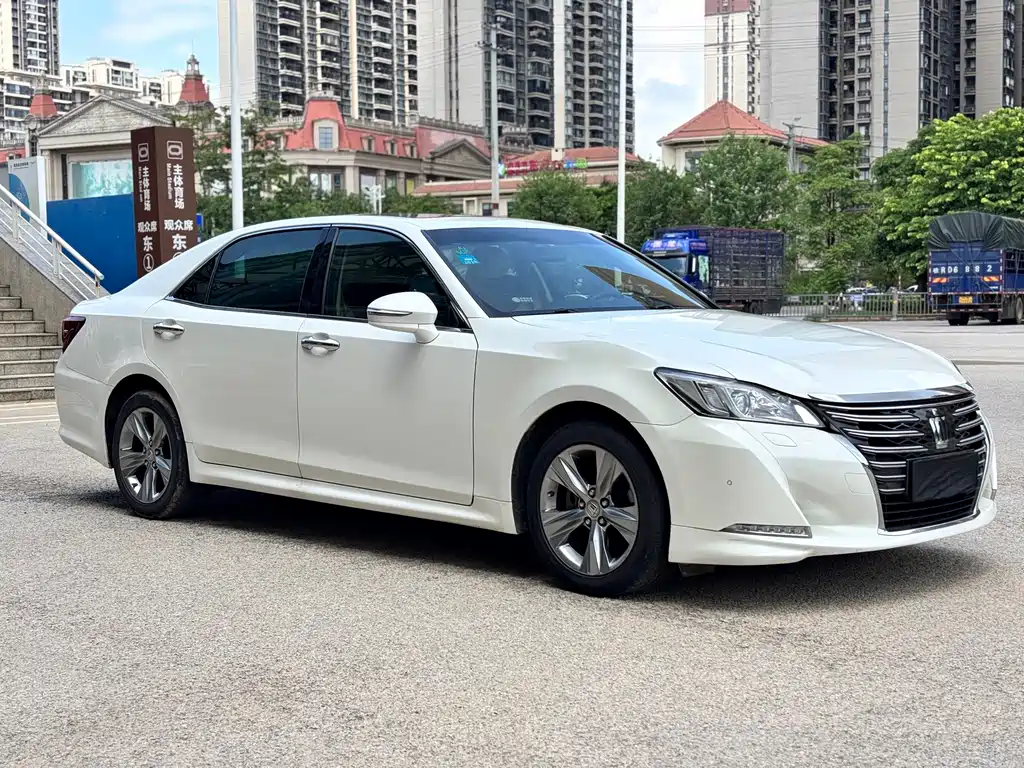 Toyota Crown 2016 — фото 3
