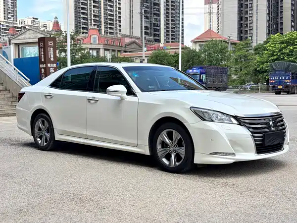 Toyota Crown 2016