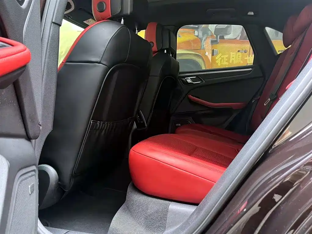 Porsche Macan 2019 — фото 10