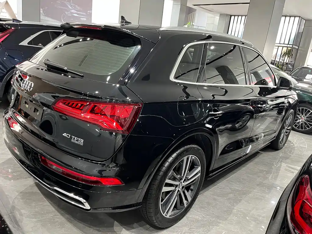 Audi Q5L 2020 — фото 11