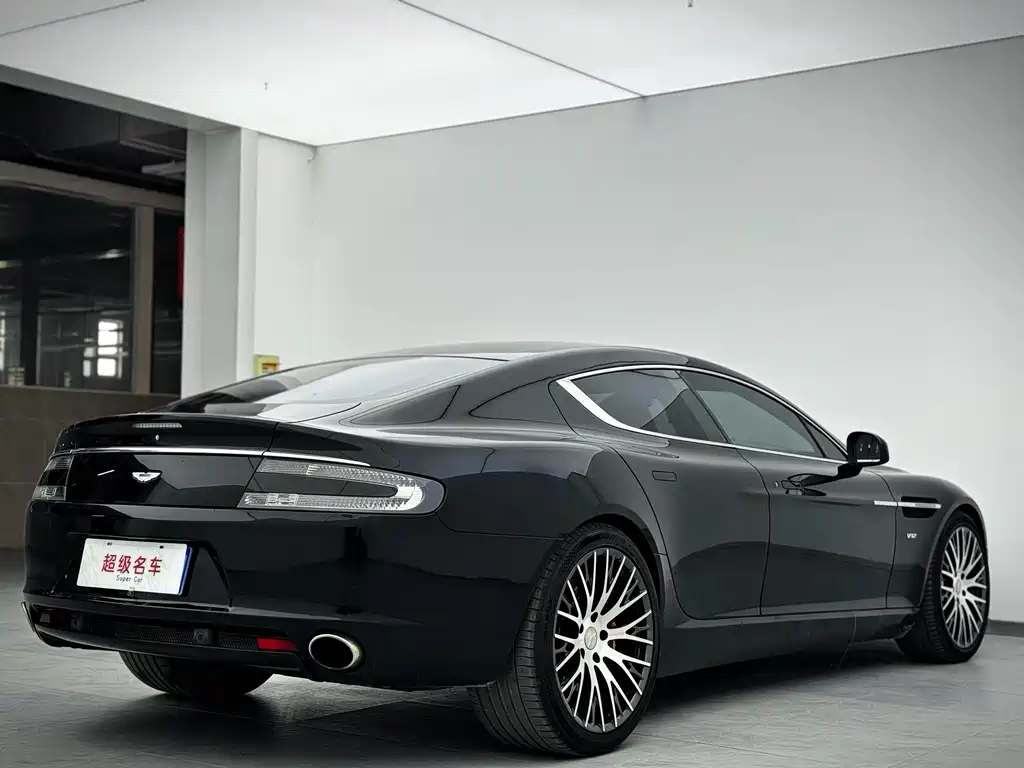 Aston Martin Rapide 2011 — фото 15
