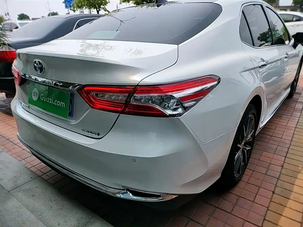 Toyota Camry 2023 — фото 8