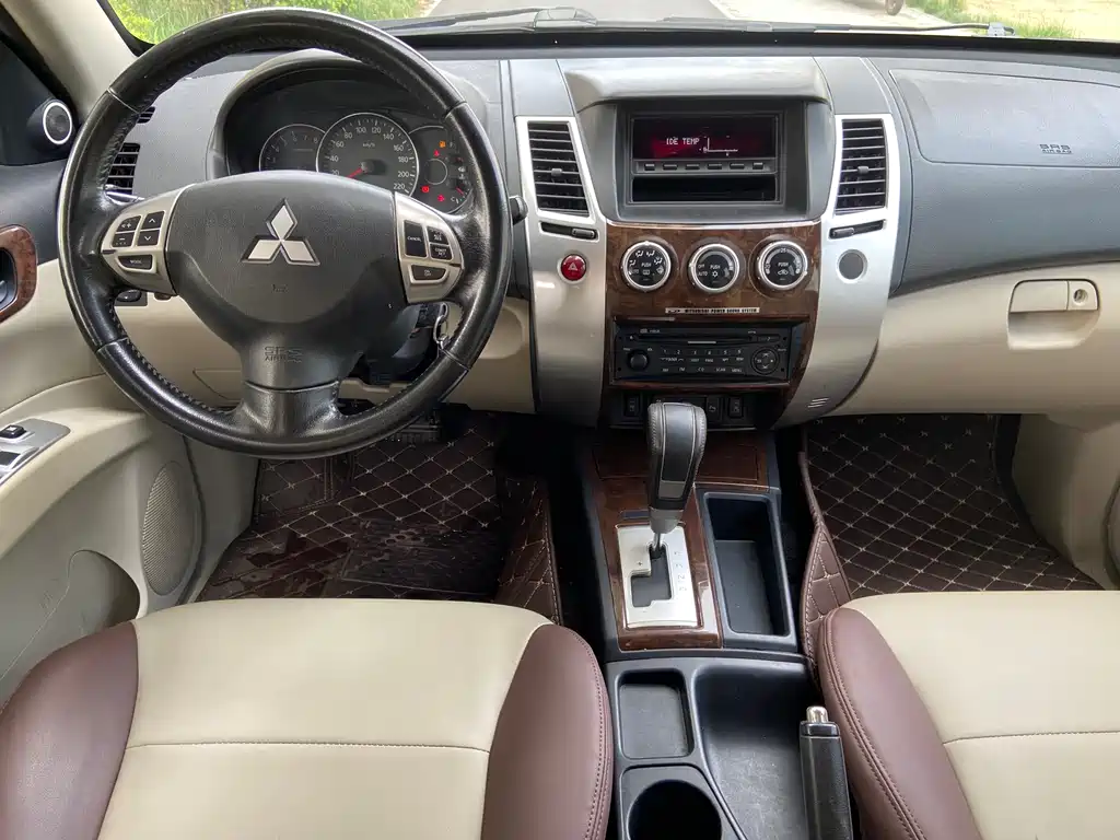 Mitsubishi Pajero Sport 2014 — фото 11
