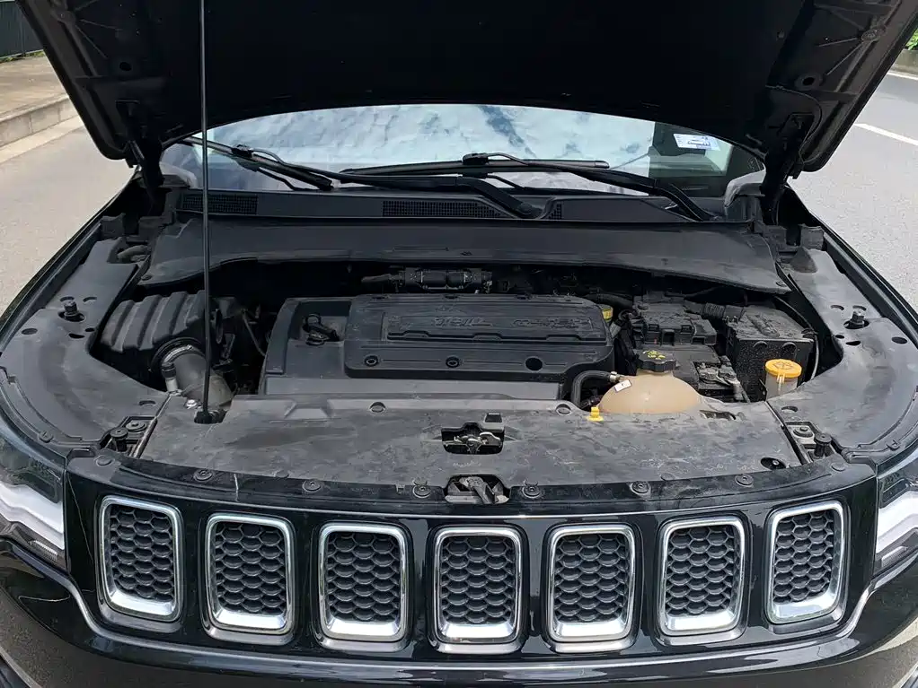 Jeep Compass 2017 — фото 20