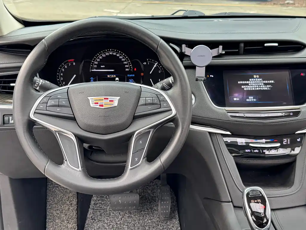 Cadillac XT5 2016 — фото 15