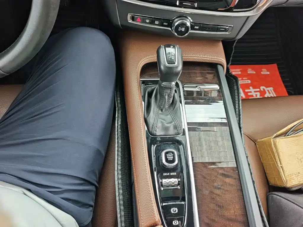 Volvo S90 2018 — фото 14