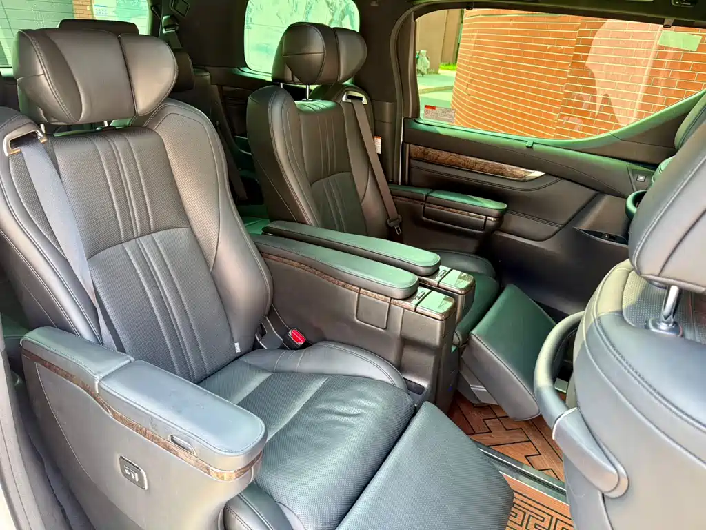 Toyota Vellfire 2021 — фото 11