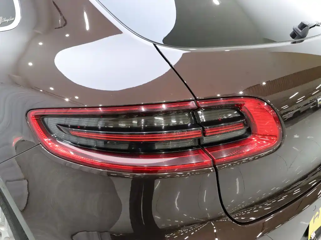 Porsche Macan 2017 — фото 11