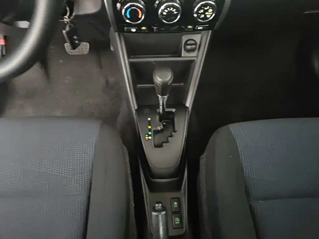 Toyota Yaris L 2017 — фото 14