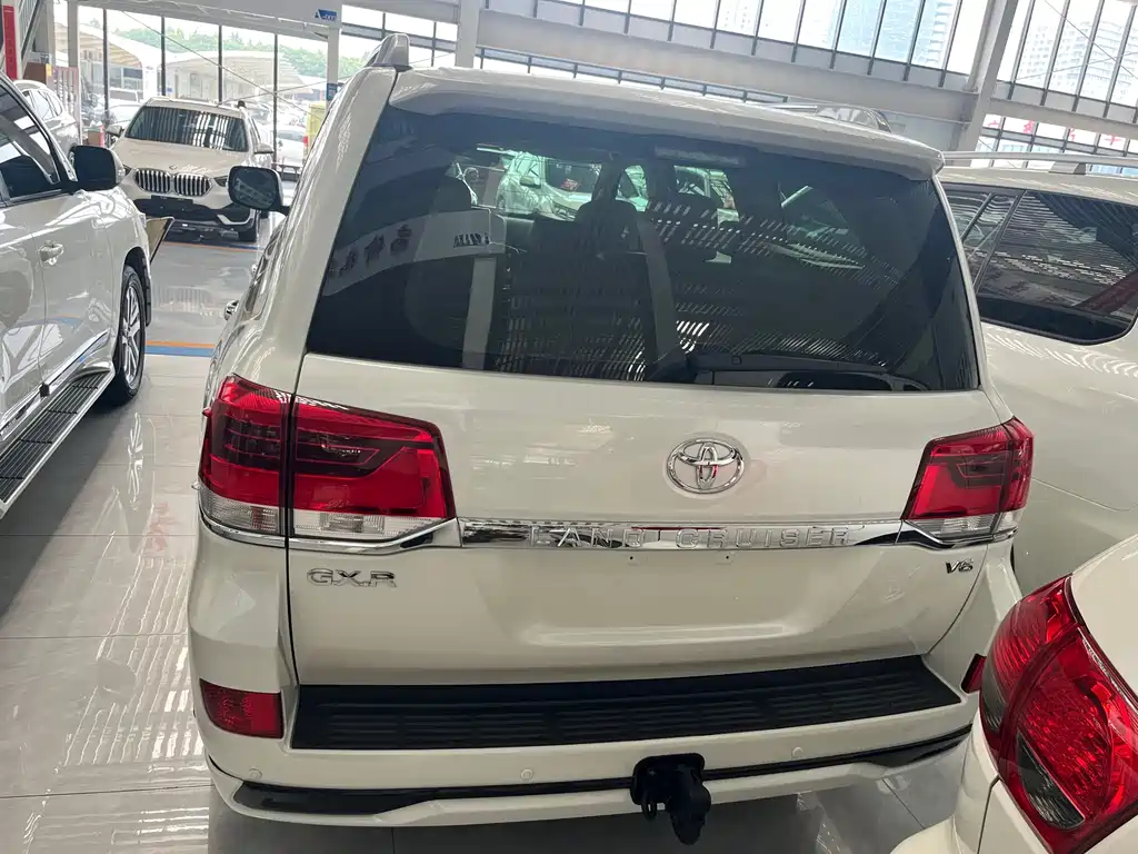 Toyota Land Cruiser 2018 — фото 10