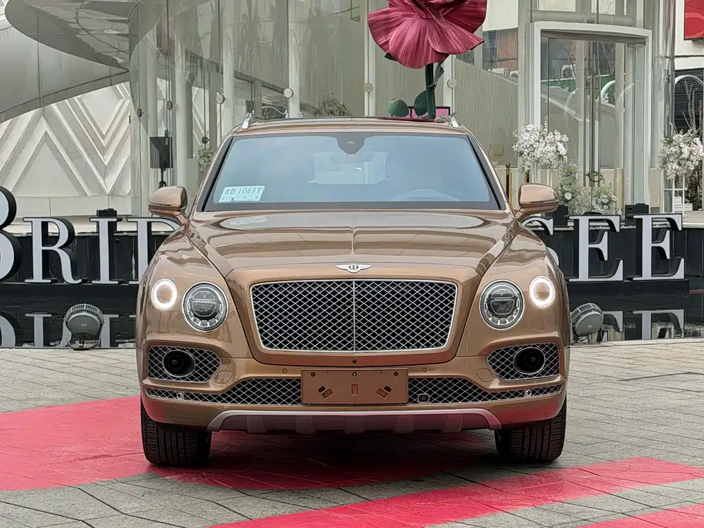 Bentley Bentayga 2017 — фото 2