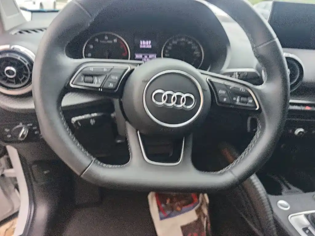 Audi Q2L 2023 — фото 15