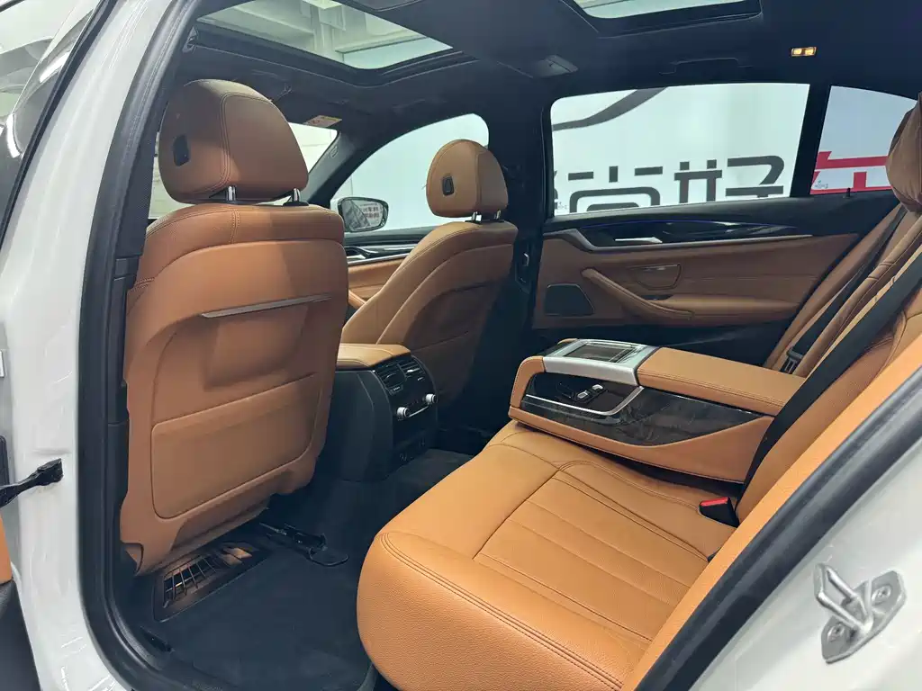 BMW 5 Series 2020 — фото 13