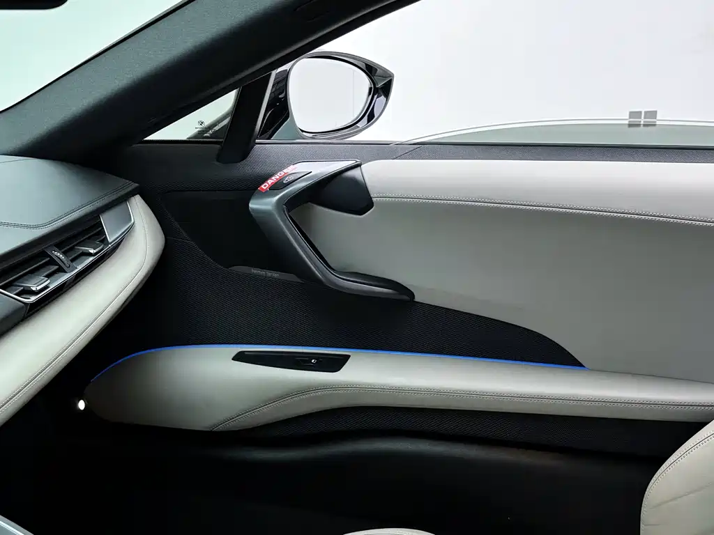 BMW i8 2016 — фото 20