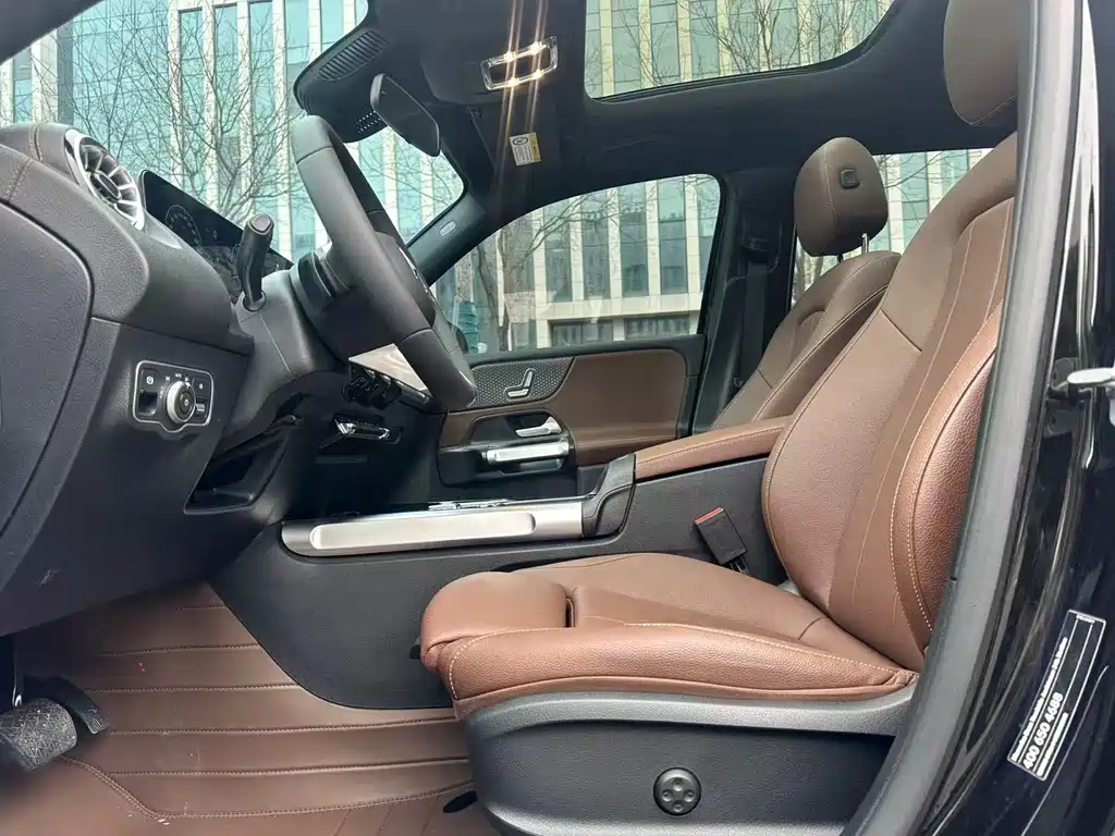 Mercedes-Benz GLB 2025 — фото 12