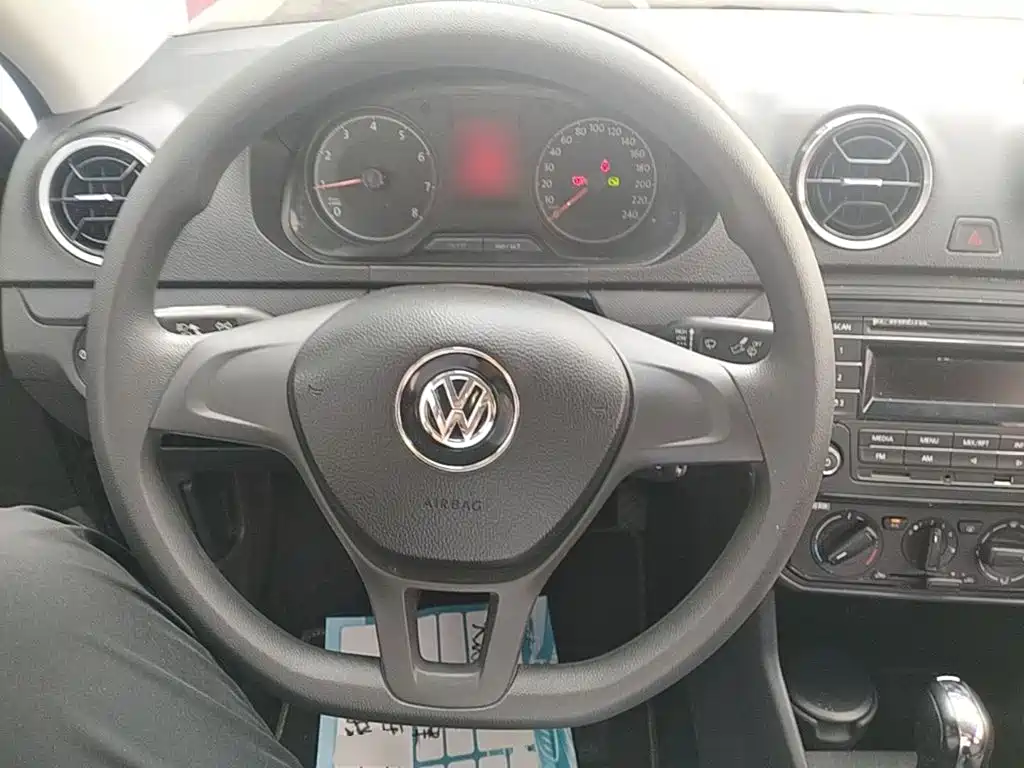 Volkswagen Jetta 2018 — фото 11