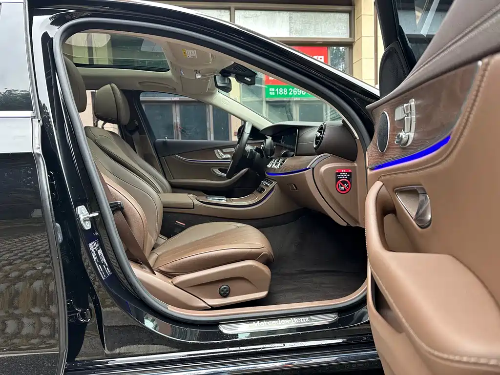 Mercedes-Benz E-Class 2023 — фото 10