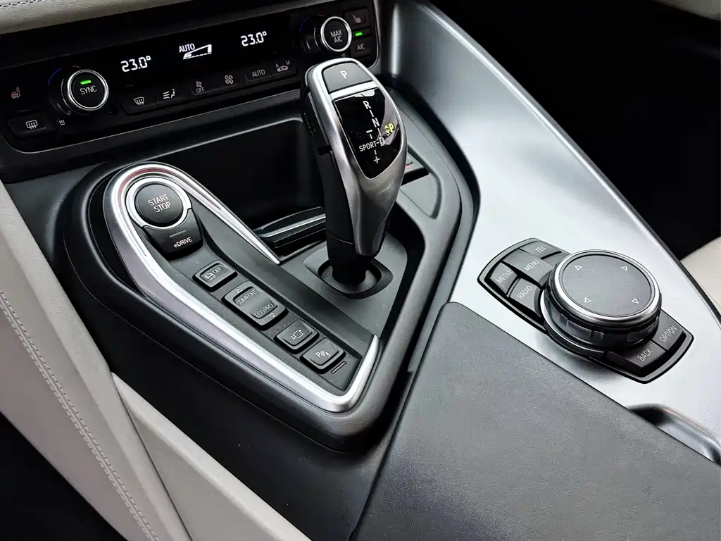 BMW i8 2016 — фото 16