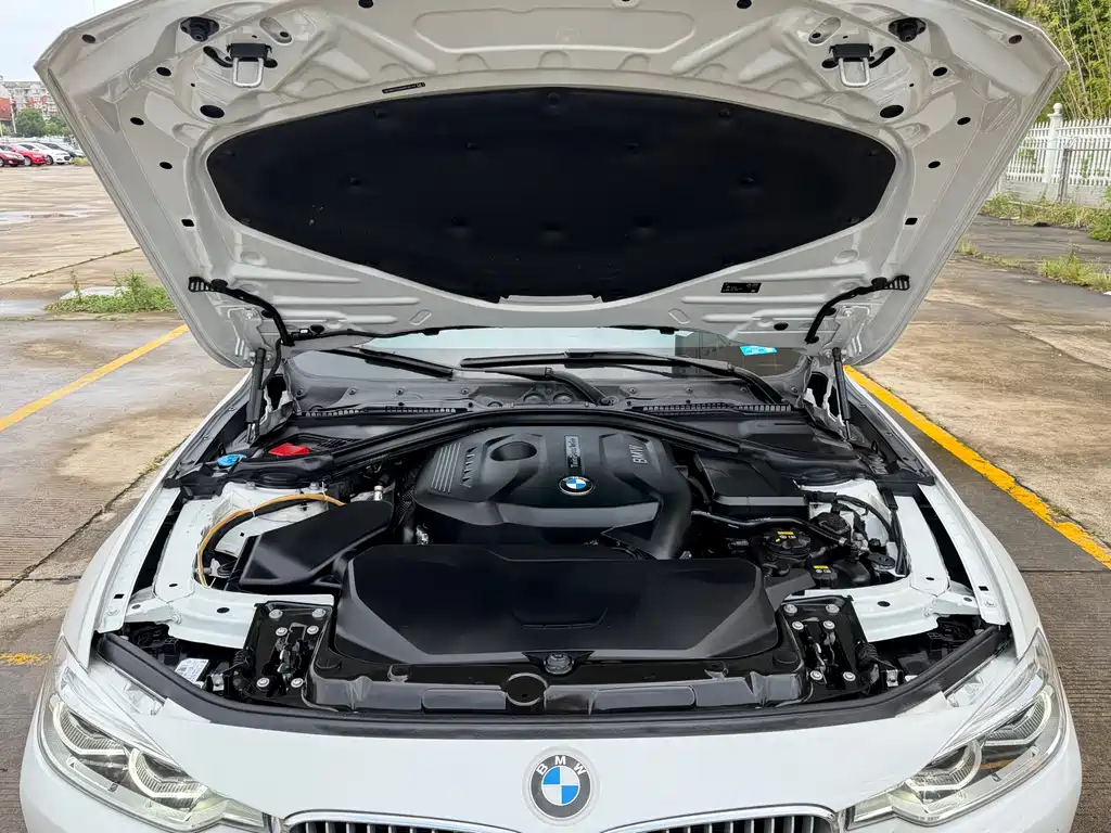 BMW 3 Series 2019 — фото 19