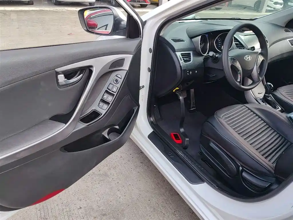 Hyundai Elantra Langdong 2016 — фото 16