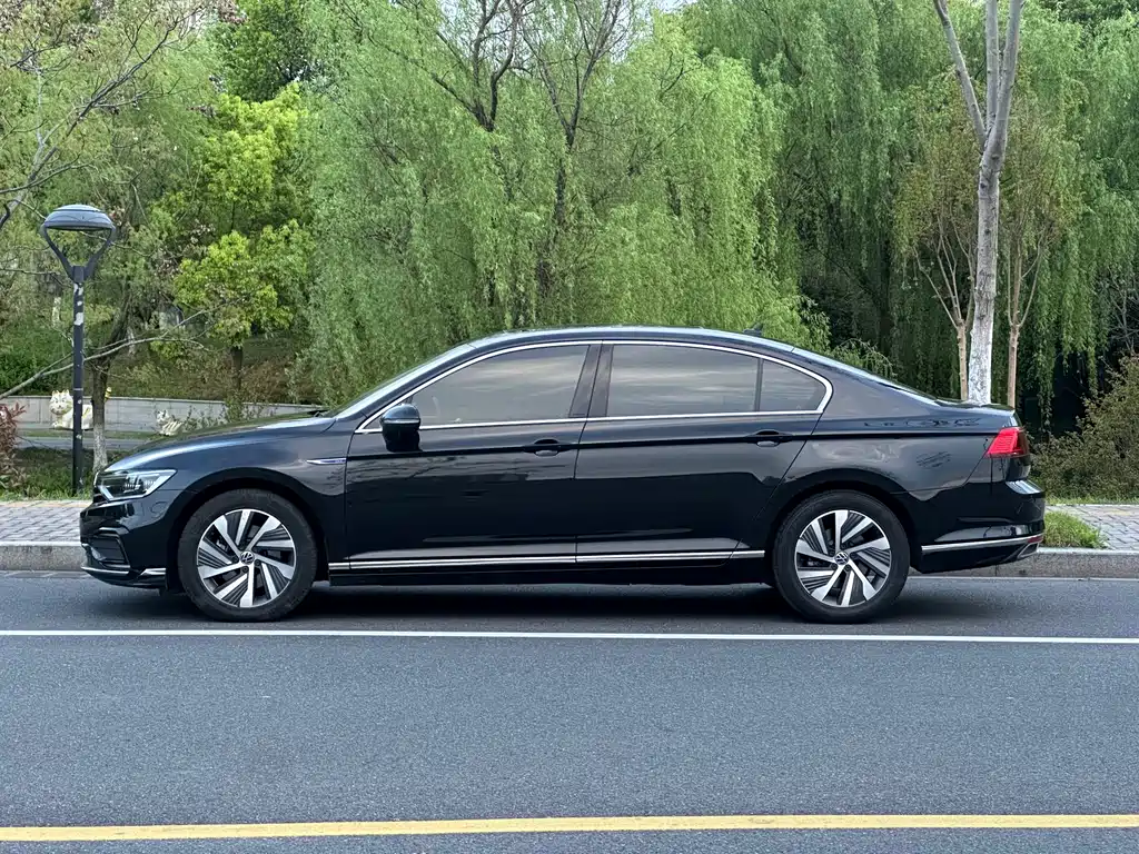 Volkswagen Magotan GTE PHEV 2022 — фото 3