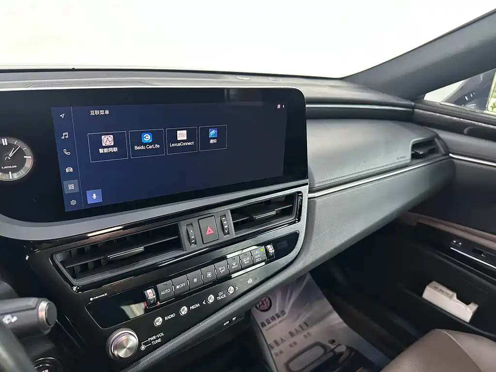 Lexus ES 2023 — фото 15