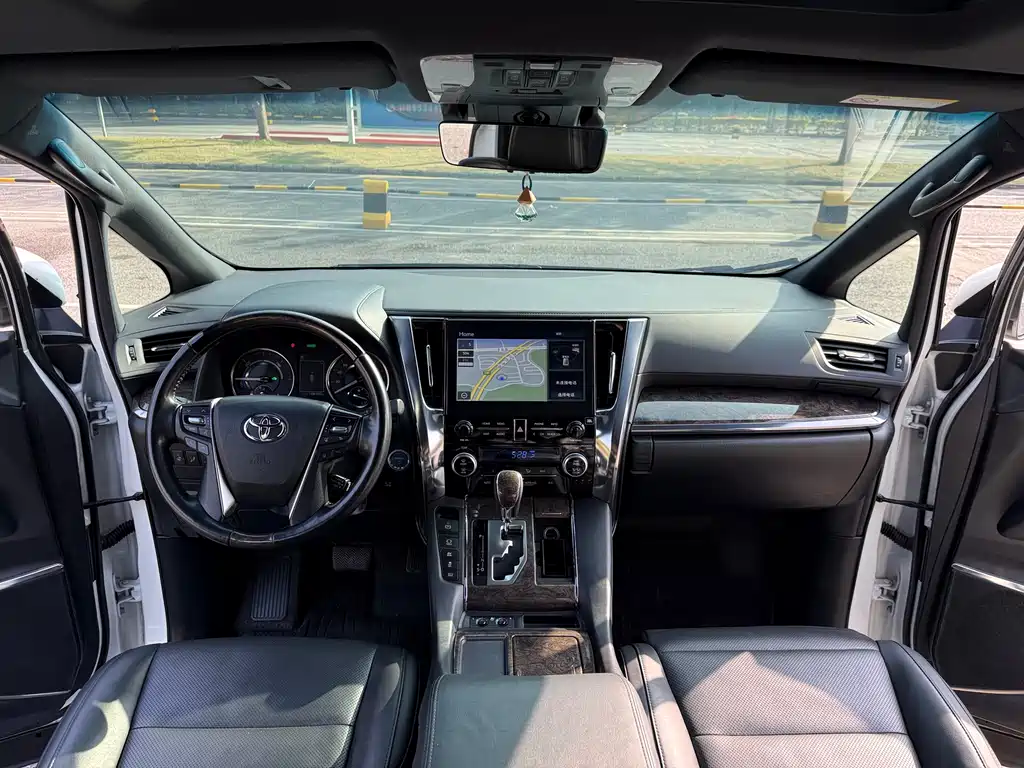 Toyota Alphard 2022 — фото 10