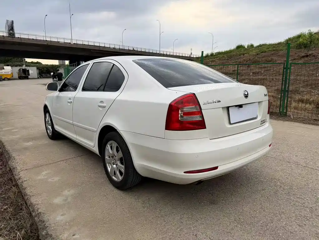 Skoda Octavia 2015 — фото 12