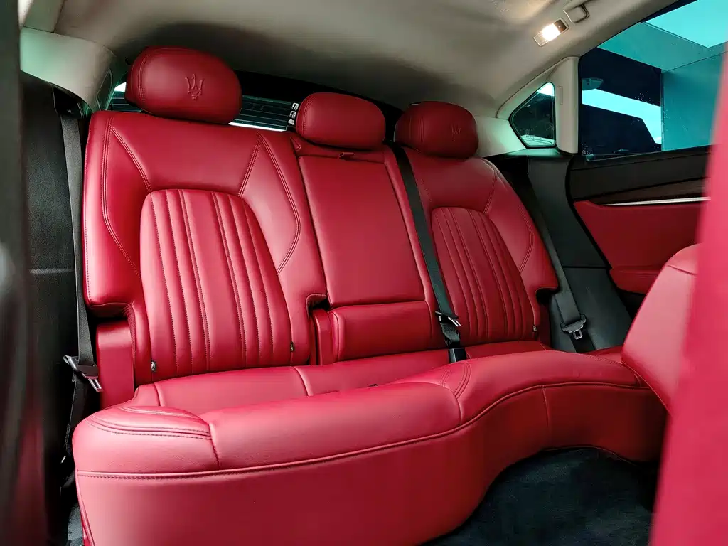 Maserati Levante 2017 — фото 15