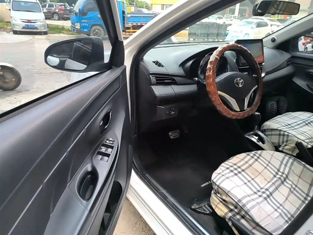Toyota Yaris L 2021 — фото 16
