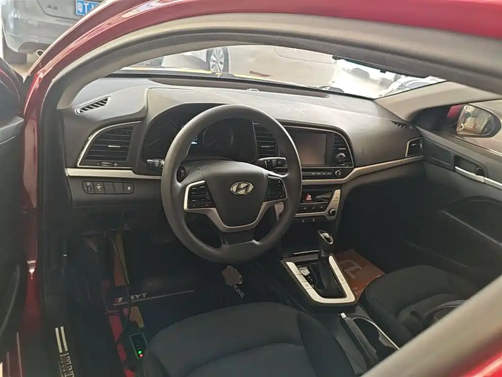 Hyundai Elantra 2019 — фото 10