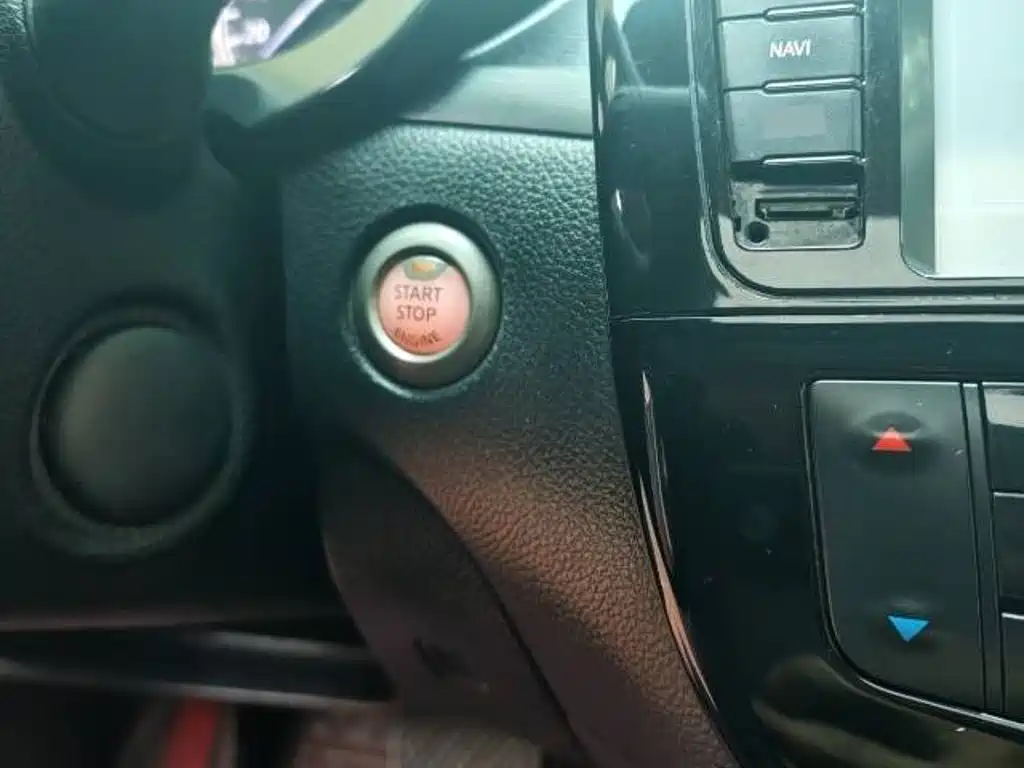 Nissan Tiida 2014