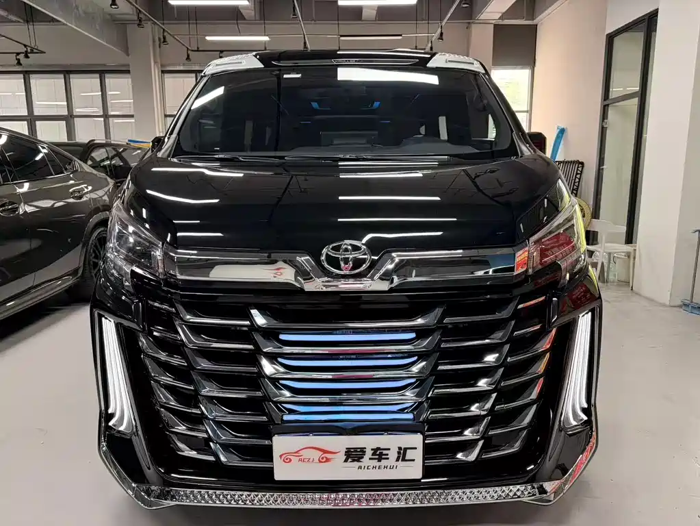 Toyota Alphard 2025 — фото 2
